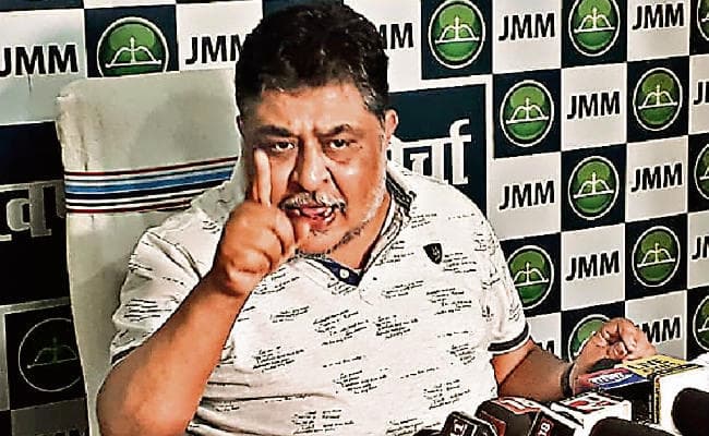 रांची : हेमंत सोरेन का नाम उछाल कर सरकार आदिवासियों को कर रही है दिग्भ्रमित