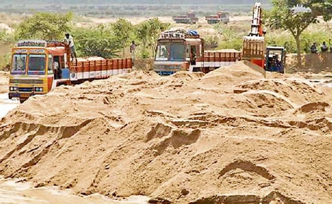 रांची : बालू की कालाबाजारी तेज, एक डंपर बालू की कीमत 17 हजार