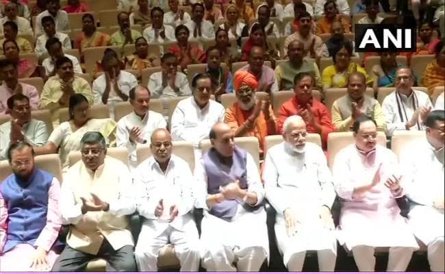 PM मोदी ने भाजपा सांसदों को दिया अपने संसदीय क्षेत्र में 150KM पदयात्रा करने का निर्देश