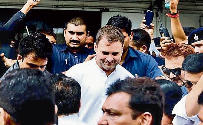 कर्नाटक की राजनीति को लेकर लोकसभा में हंगामा, राहुल गांधी ने भी नारे लगाये