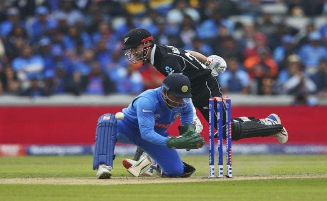 धौनी ने मैदान पर उतरते ही हासिल की ये बड़ी उपलब्धि