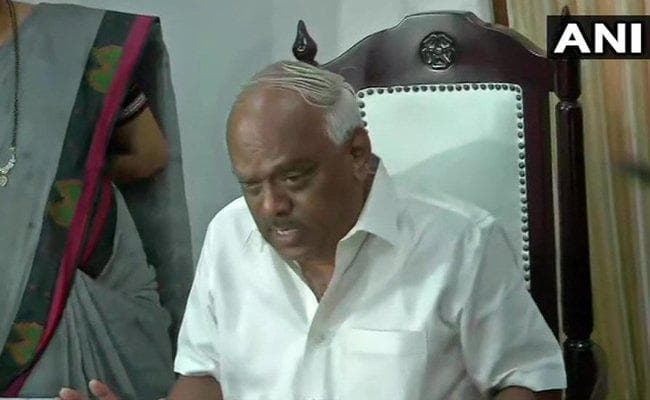 कर्नाटक सरकार के बागी मुंबई में, विस अध्यक्ष ने कहा - नौ विधायकों के इस्तीफे तय प्रारूप में नहीं