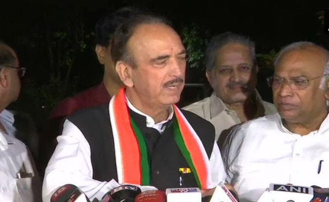 कर्नाटक संकट : कांग्रेस नेताओं की बैठक, आजाद ने मोदी सरकार पर लगाया गंभीर आरोप