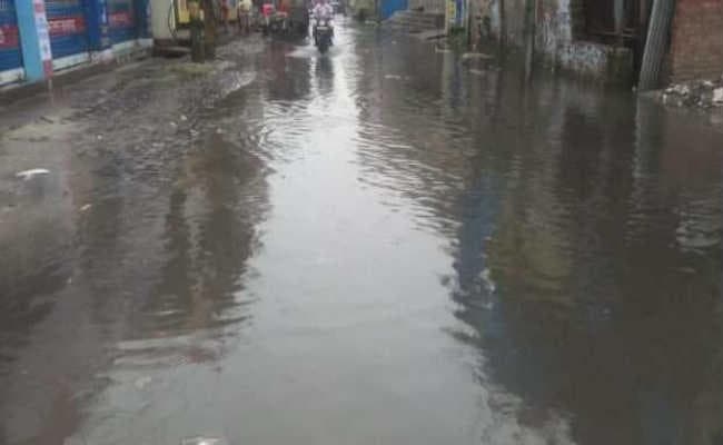 बारिश से शहर में कई जगहों पर जलजमाव