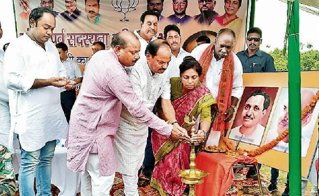 दुमका :बेटे-बहू से चाहिए संताल परगना को मुक्ति: सीएम रघुवर दास