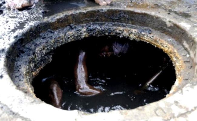 सीवर की सफाई करते हुए काल के  गाल  में समाए 620 सफाईकर्मी,  इस राज्य में सबसे ज्यादा