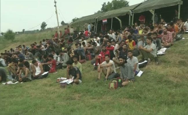 जम्मू कश्मीर: युवाओं का जोश HIGH, हजारों युवक सेना में भर्ती के लिए टेस्ट देने पहुंचे