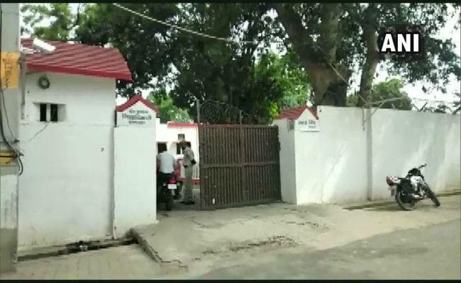 खनन घोटाले में बुलंदशहर के डीएम के घर सीबीआई का छापा, मंगानी पड़ी नोट गिनने की मशीन