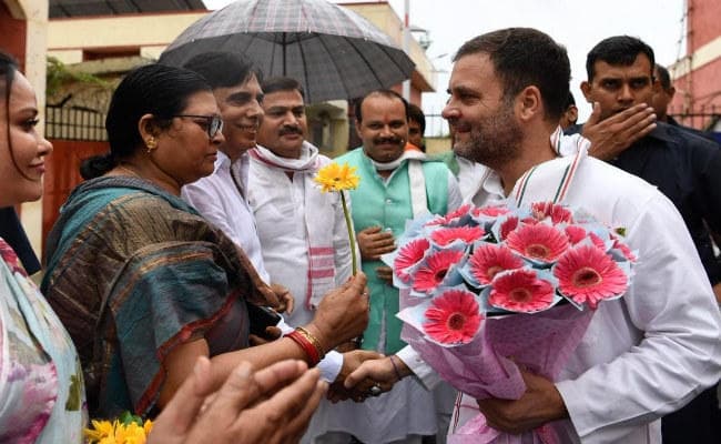 हार के बाद पहली बार अमेठी दौरे पर राहुल गांधी, Twitter  पर फॉलोवर हुए एक करोड़