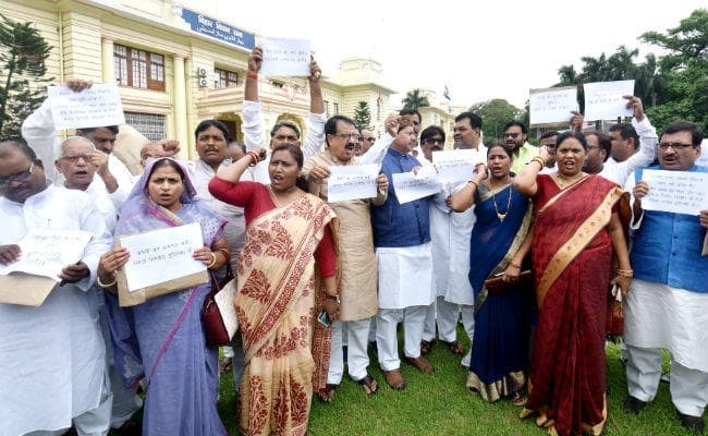 मॉनसून सत्र : विपक्षी दलों के सदस्यों का हंगामा, RJD विधायक ने दी इस्तीफे की धमकी, ...जानें क्या है मामला?