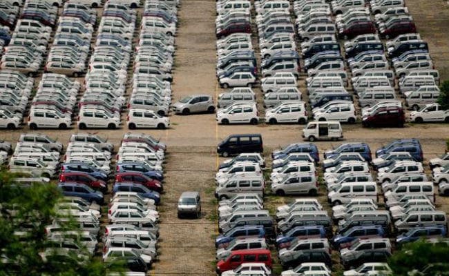 SIAM Data: यात्री वाहन की बिक्री 18% घटी, कार की सेल में भी आयी 25% गिरावट