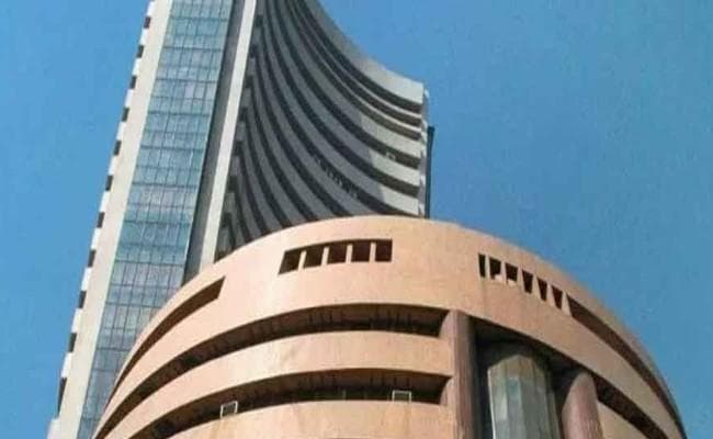 बजाज फाइनेंस के शेयरों में 5 फीसदी की गिरावट के साथ 174 अंक पर सेंसेक्स बंद