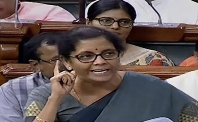 वित्त मंत्री सीतारमण ने कहा, भारी नकदी निकासी पर अंकुश लगाने के लिए लगाया गया है TDS