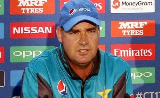 पाकिस्‍तान क्रिकेट टीम के कोच बने रहने के लिये आर्थर को फिर से करना होगा आवेदन