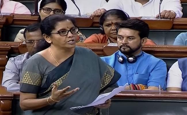 वित्त मंत्री सीतारमण ने कहा, कई बार मैं कक्षा में विद्यार्थियों को समझा रही शिक्षका की तरह बोलती हूं...