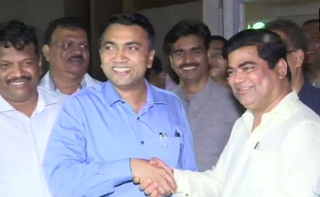 कर्नाटक के बाद गोवा में भी कांग्रेस को झटका, दो तिहाई विधायक भाजपा में शामिल