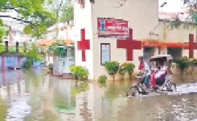 रेडक्रॉस का परिसर तालाब में हुआ तब्दील