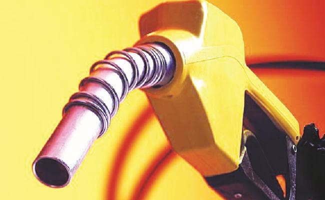 डीजल-पेट्रोल पर प्रति लीटर एक रुपये के हिसाब से सरकार ने 700 करोड़ वसूले सेस, कहां हुए खर्च अफसरों को मालूम नहीं