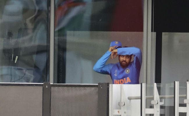 VIDEO : धौनी के आउट होने पर यूं रोये रोहित: कैसी है ये अनहोनी...आंख हुईं नम