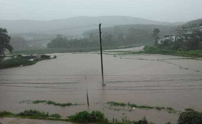 1000 मिमी बारिश से मेघालय हुआ बेहाल, जनजीवन अस्त-व्यस्त, दो-तीन दिन भारी बारिश की चेतावनी