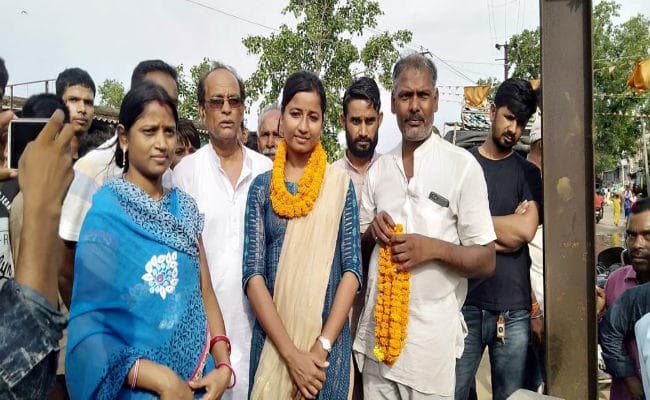 योगेंद्र साव की बेटी ने बड़कागांव में पुलिया का किया उद्घाटन, कहा - मेरे पिता को फंसाया गया