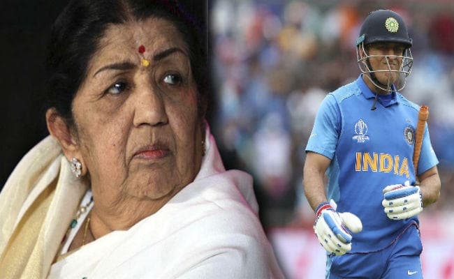 धौनी के रिटायरमेंट की खबर से विचलित हुईं लता ''दीदी'', कर डाली ''इमोशनल'' अपील, बोलीं - ''देश को आपकी जरूरत''