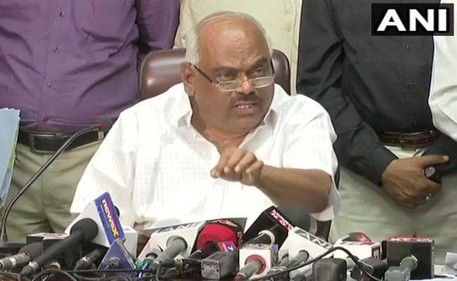 कर्नाटक संकट : बागी विधायकों के इस्तीफे पर स्पीकर का फौरन फैसला करने से इनकार