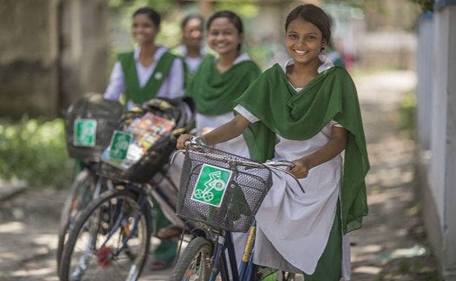 अब कोलकाता के विद्यार्थियों को भी सबुज साथी योजना का लाभ