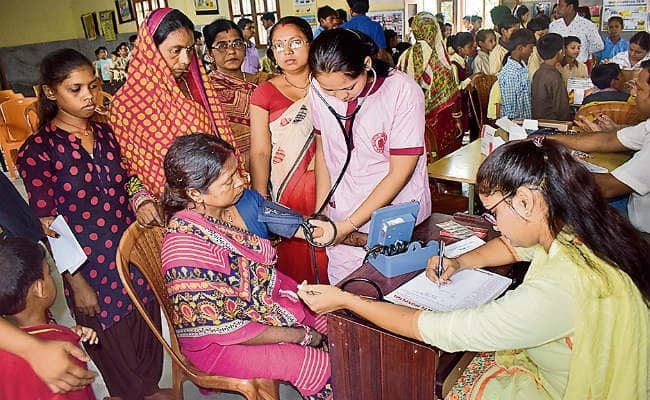 प्रभात खबर के स्थापना दिवस पर लगा स्वास्थ्य शिविर, पहुंचे हजारों मरीज, पहल को सराहा