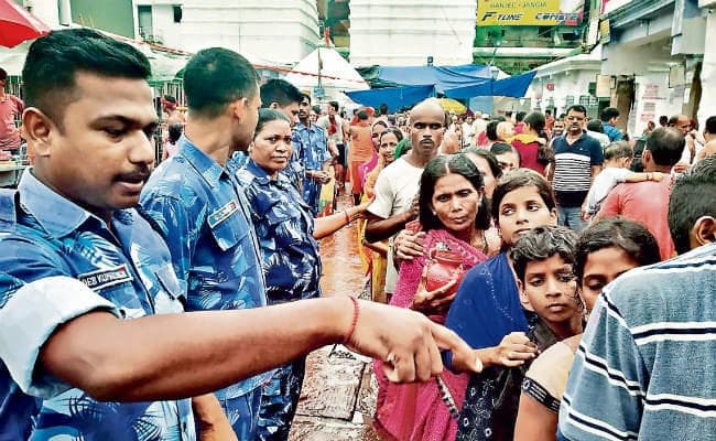 देवघर श्रावणी मेला : रैफ ने संभाली मेला व्यवस्था की कमान, आने लगे कांवरिये, 50 हजार भक्तों ने की पूजा