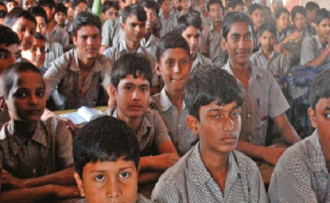 फीस के नाम पर हो रही है मनमानी, पढ़ें खास रिपोर्ट