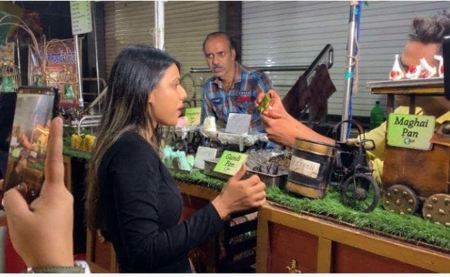 फायर पान खाते ही निया शर्मा की हालत हुई ऐसी, वीडियो वायरल