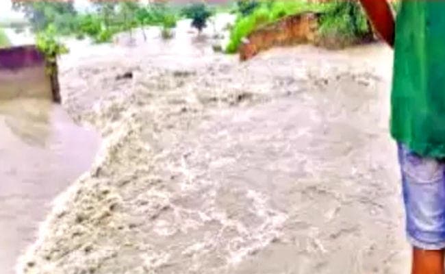 बागमती-लालबकेया में उफान, शिवहर से संपर्क टूटा, धारा-144 लागू, अफसरों की छुट्टियां रद, तटबंधों की निगरानी का निर्देश