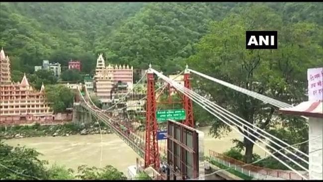 ब्रिटिश शासनकाल में बना ऋषिकेश का लक्ष्मण झूला किया गया बंद, जानिए क्या है कारण