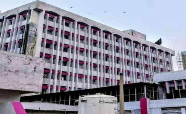 दिल्ली : अस्पताल के ऑपरेशन थिएटर में लगी आग, सात मरीजों को बचाया गया