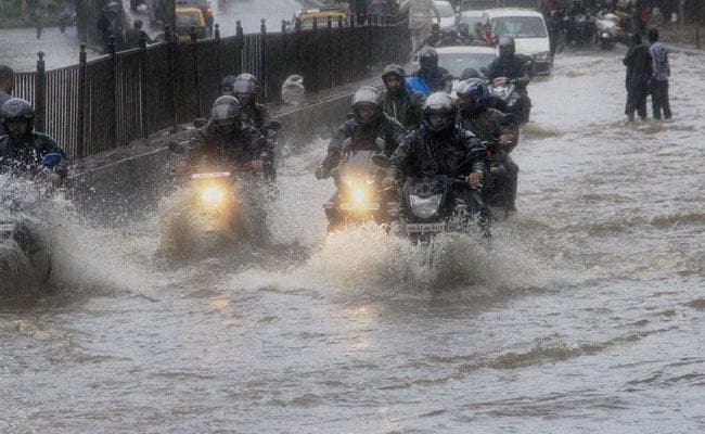 रिमझिम बारिश से ही बेहला व पोर्ट इलाका बदहाल