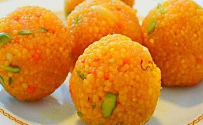 लालू को जमानत मिलने पर बंटे लड्डू