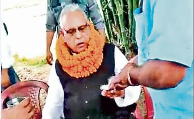 रुपये लेते स्वास्थ्य मंत्री चंद्रवंशी का वीडियो वायरल, बोले- बदनाम करने की साजिश