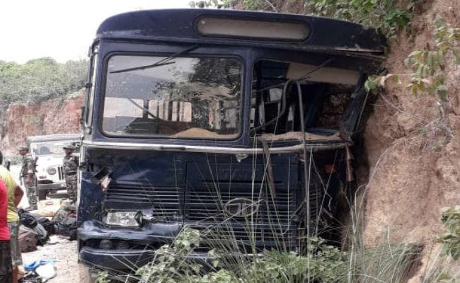 झारखंड पुलिस की गाड़ी दुर्घटनाग्रस्त, 15 घायल, 5 की हालत गंभीर