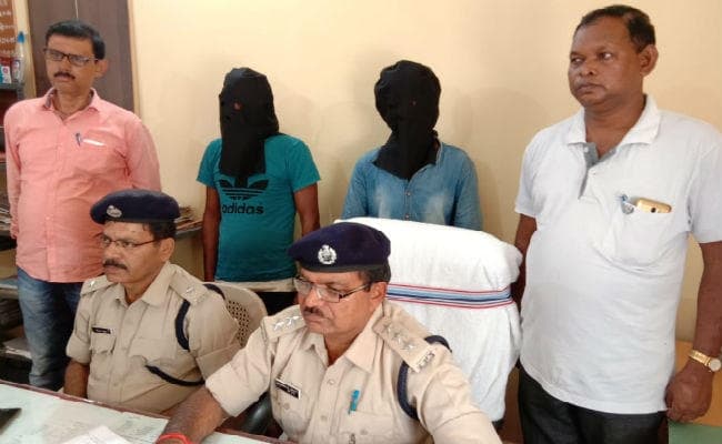 गुमला : पुलिस का खुलासा, उग्रवादियों ने नहीं, अंधविश्वासियों ने की थी ओझा की हत्या, दो गिरफ्तार