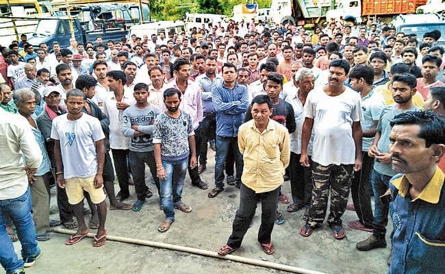 पिठोरिया : फेसबुक में आपत्तिजनक टिप्पणी का मामला, युवती को जेल भेजने के विरोध में पिठोरिया पुलिस का विरोध