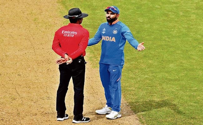 क्रिकेट अंपायरिंग का गिरता स्तर, अंपायरिंग की गलती से आउट हुए धोनी और कोहली!