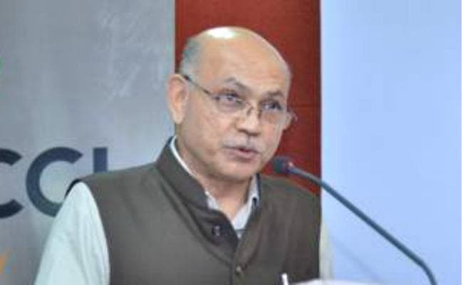 CBDT प्रमुख ने कहा : आयकर अधिकारी किसी के सोशल मीडिया पोस्ट की नहीं करते जासूसी