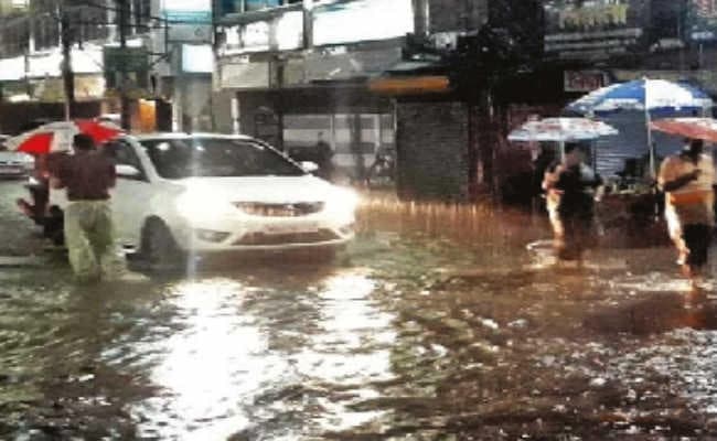 मूसलधार बारिश से शहर जलमग्न नप प्रशासन की नाकामी हुई उजागर