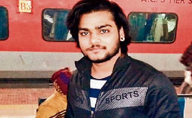 लाइव सुसाइड: प्रेमिका को वीडियो कॉल कर छात्र ने खुद को मारी गोली, मौत