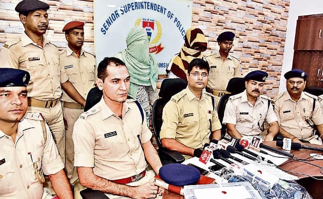 जमशेदपुर : मां के कैंसर के इलाज में पैसे खर्च हुए इसलिए डॉक्टर से मांगी थी रंगदारी