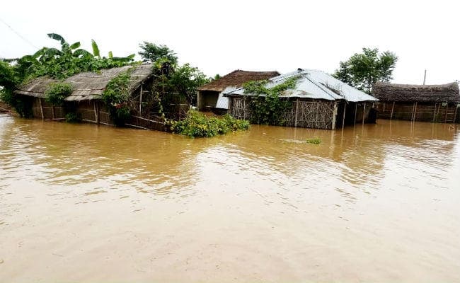 बिहार में बाढ़ से चार की मौत, 123 नये इलाकों में घुसा बाढ़ का पानी, 18 लाख लोग प्रभावित, बैराज से पानी डिस्चार्ज में कमी से राहत