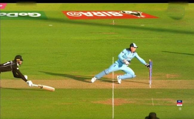 WORLD CUP फाइनलः मार्टिन गप्टिल के रन आउट ने तोड़ा न्यूजीलैंड का सपना, भारतीय फैंस बोले- जैसी करनी वैसी भरनी!