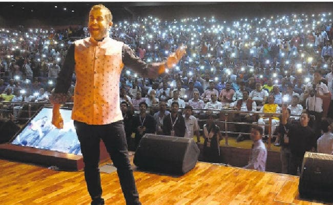 मोबाइल आपके जीवन को दीमक की तरह खा रहा है, इसका कम करें इस्तेमाल