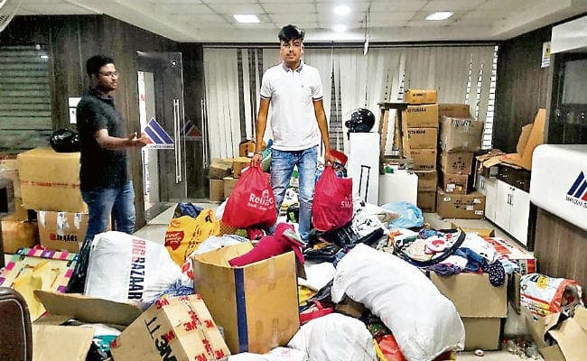 जरूरतमंद बच्चों का शौक पूरा कर रहे हैं रांची के युवा, अब लेकर आये डेबिट कार्ड